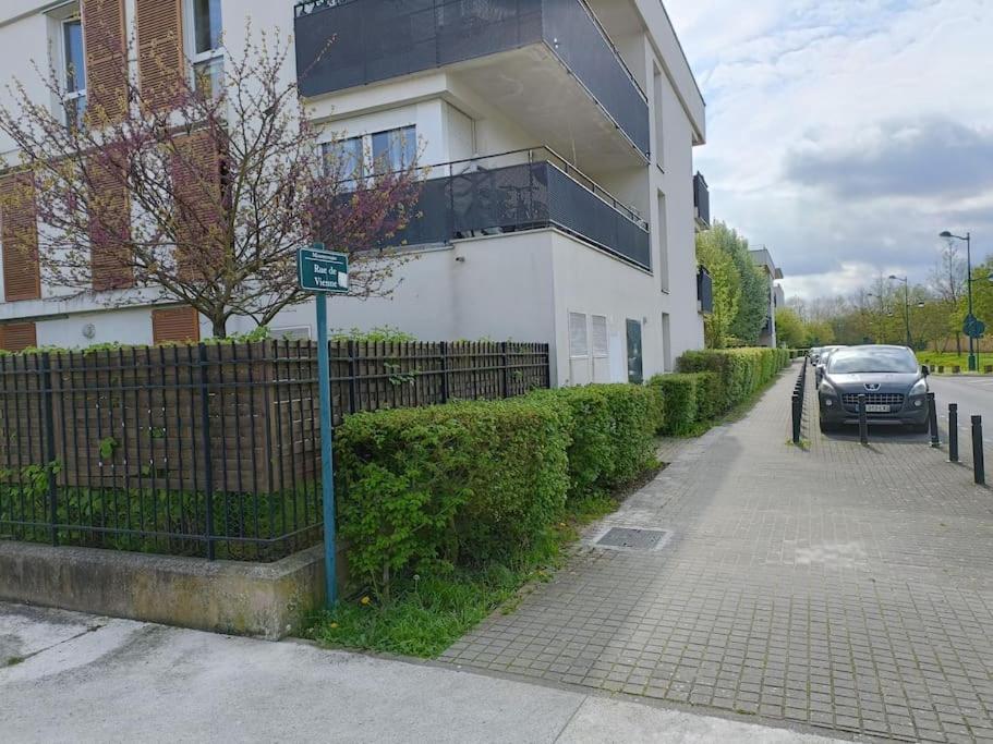 Disney Horizon Parc Studio 5 Personnes Pk Prive Gratuit Balcon Lit Bebe Montevrain Luaran gambar